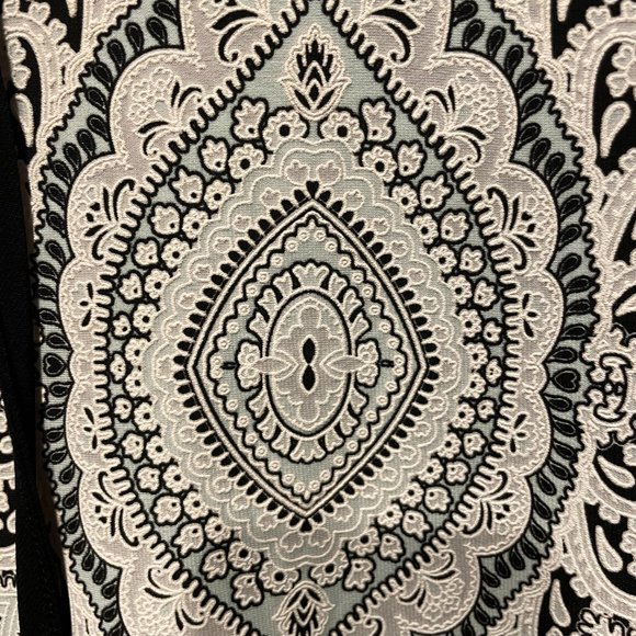 Elegant Cocktail Dress - Picture 2 of 4